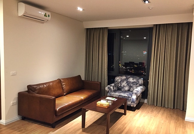 Cho thuê căn hộ 03 phòng ngủ, nội thất hiện đại, view Sông Hồng và Cầu Long Biên. 2