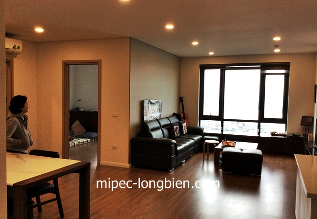 Cho thuê căn hộ 3 phòng ngủ, đầy đủ đồ ở tòa A chung cư Mipec Riverside, Long Biên